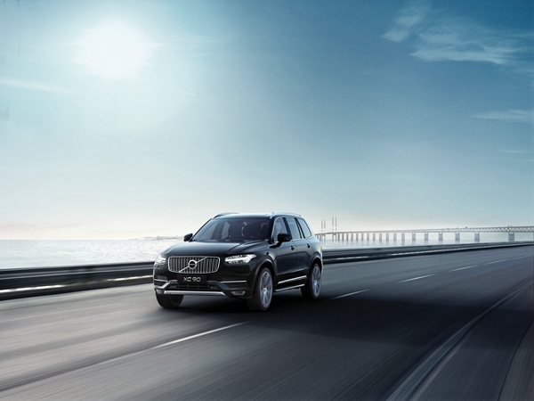 a 06_沃尔沃旗舰级豪华SUV XC90.jpg